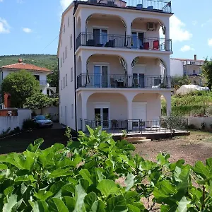 Apartman Mojca, Selce